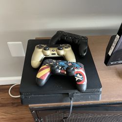 PS4 With 3 Controllers 