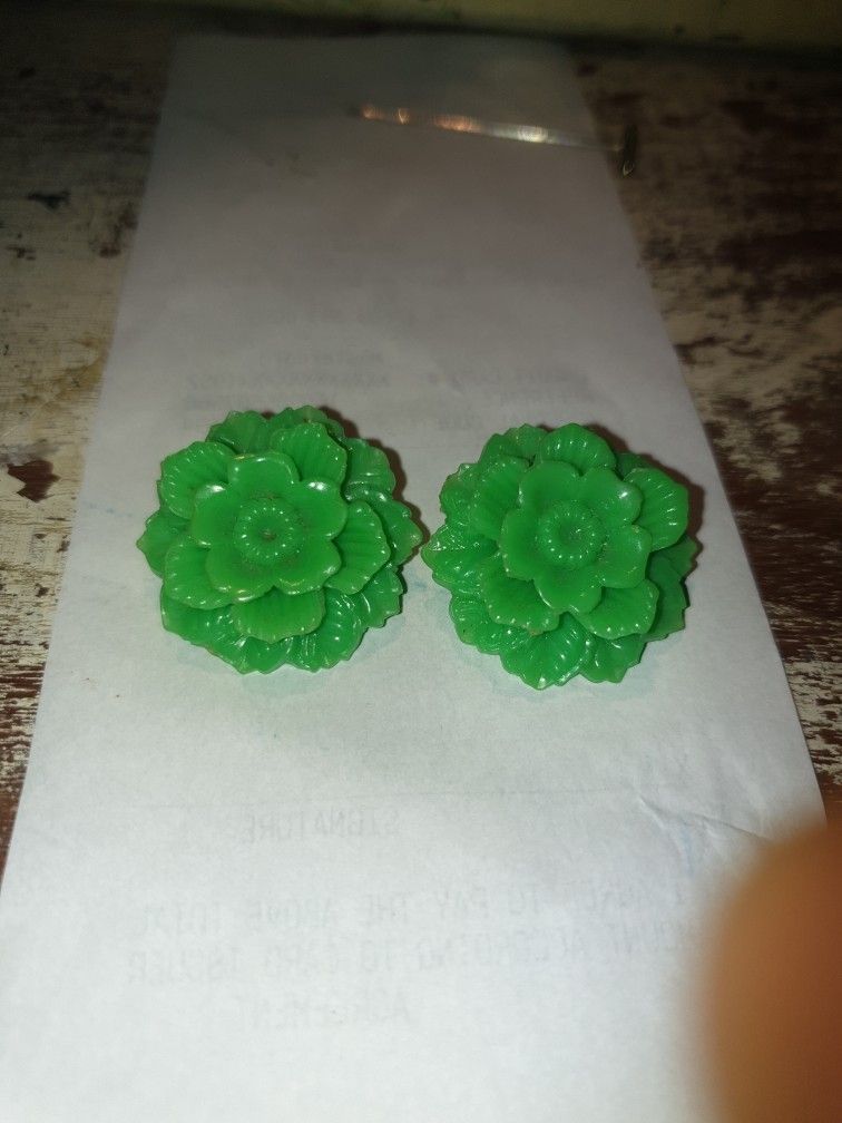 Vintage Green Flower Clip On Ear Rings