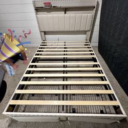 Full Size Bed With Storage 