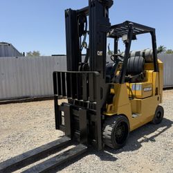 Forklift Caterpillar  8,000 Lbs