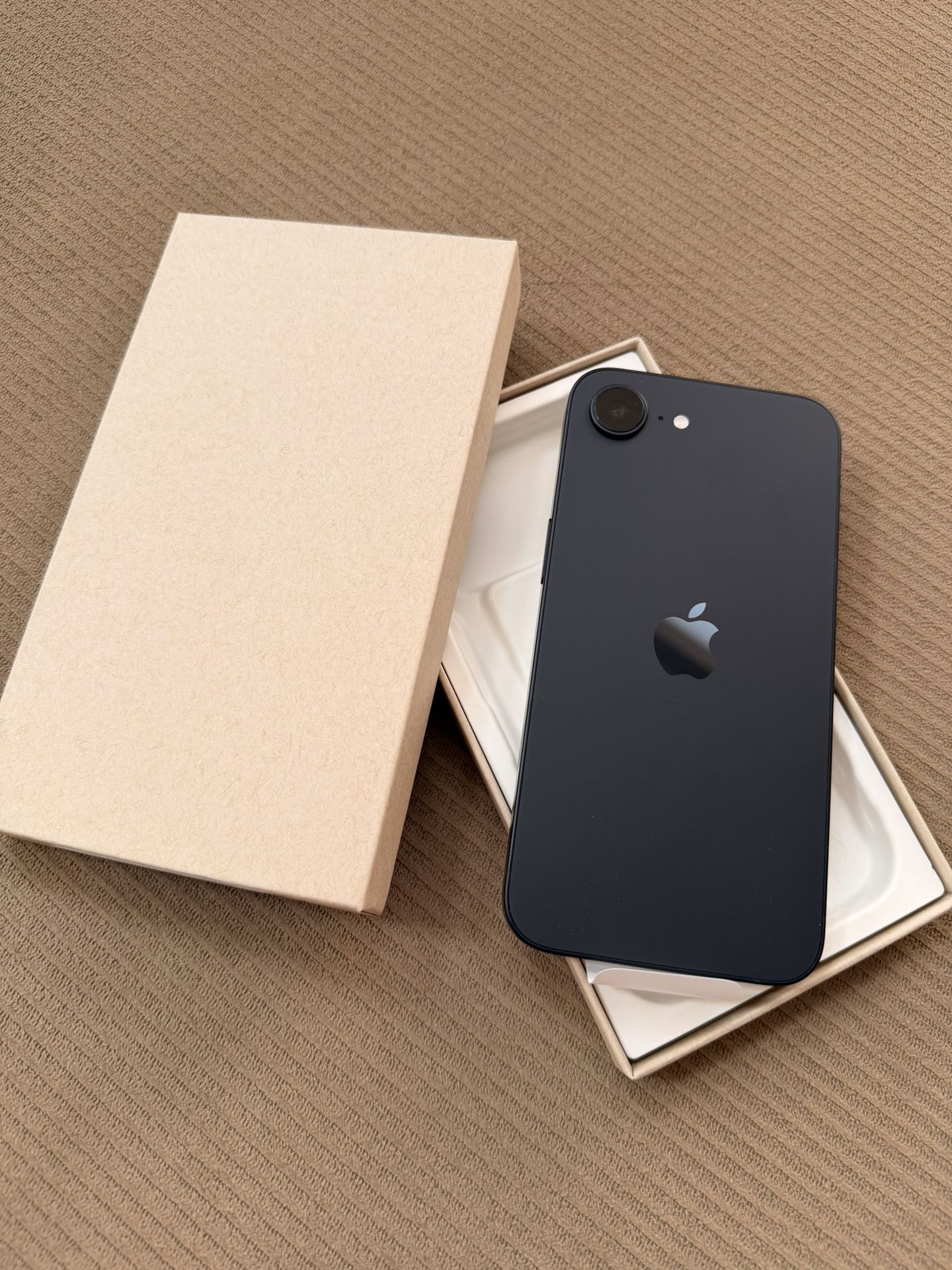 New iPhone 16e 128GB Unlocked with any sim providers