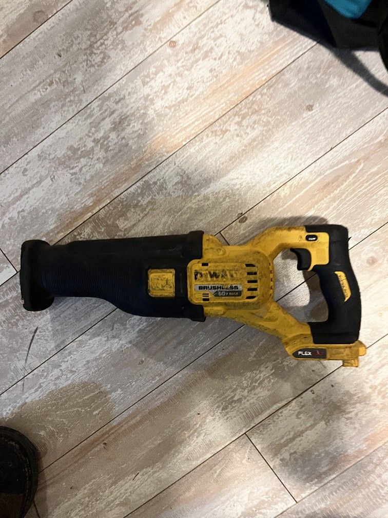 DeWalt Saw 