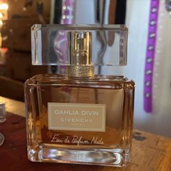 DAHLIA DIVIN EAU DE PANFURM NUDE GIVENCHY 75 Ml- 2.5 FL.OZ 