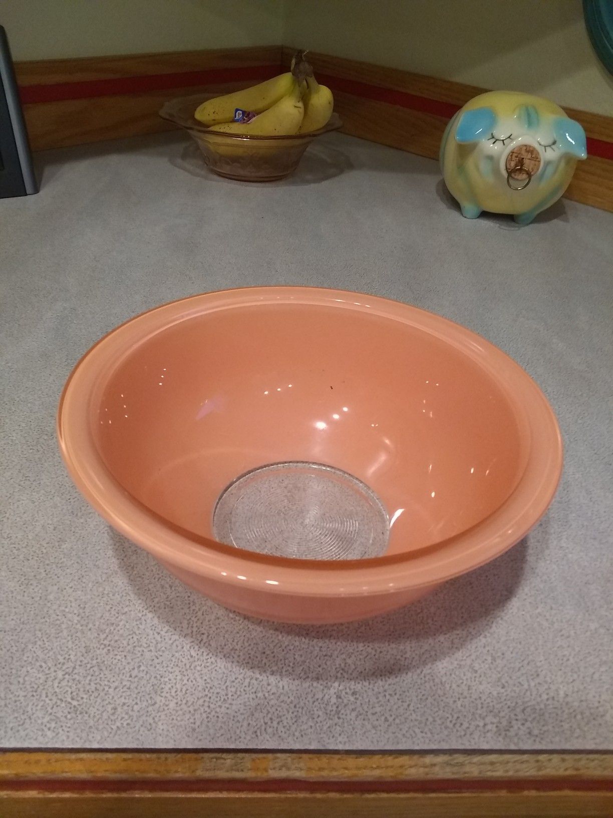 Vintage Pyrex Peach Mixing Bowl with Clear Bottom 1.5 Litre