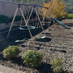 Swing set 