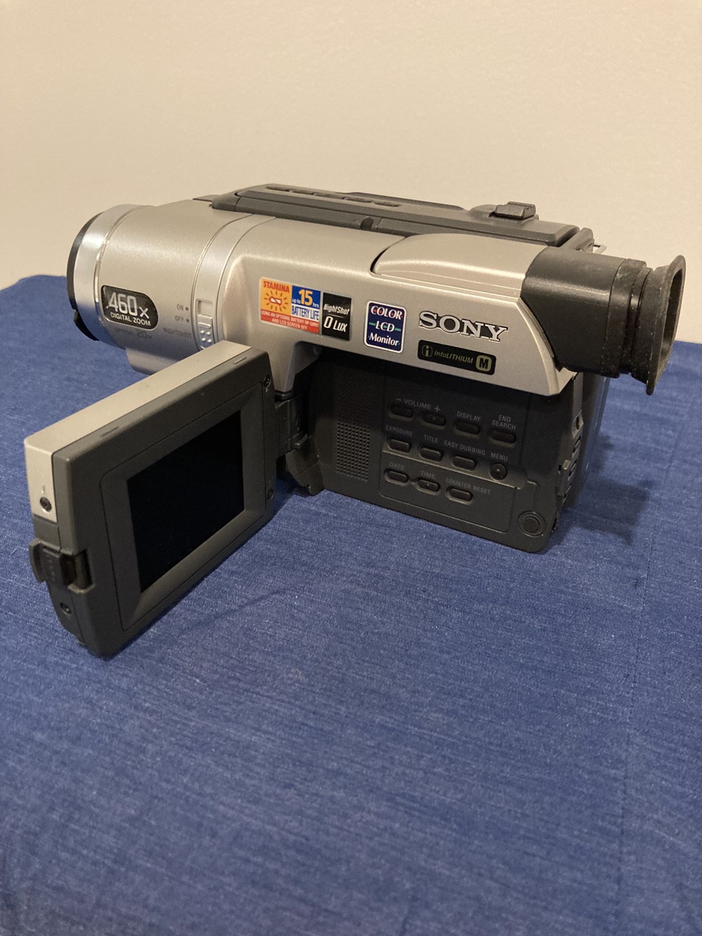 Sony Hi8 HandyCam Camcorder TRV-108