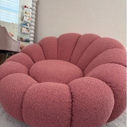 Gorgeous Boucle Petal Lounge Chair 🌸