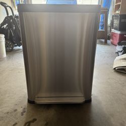 Kitchen Trash Can 