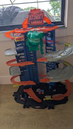 Hot wheels ultimate garage and loop