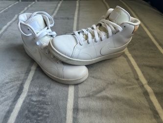 Nike Court Royal size 9