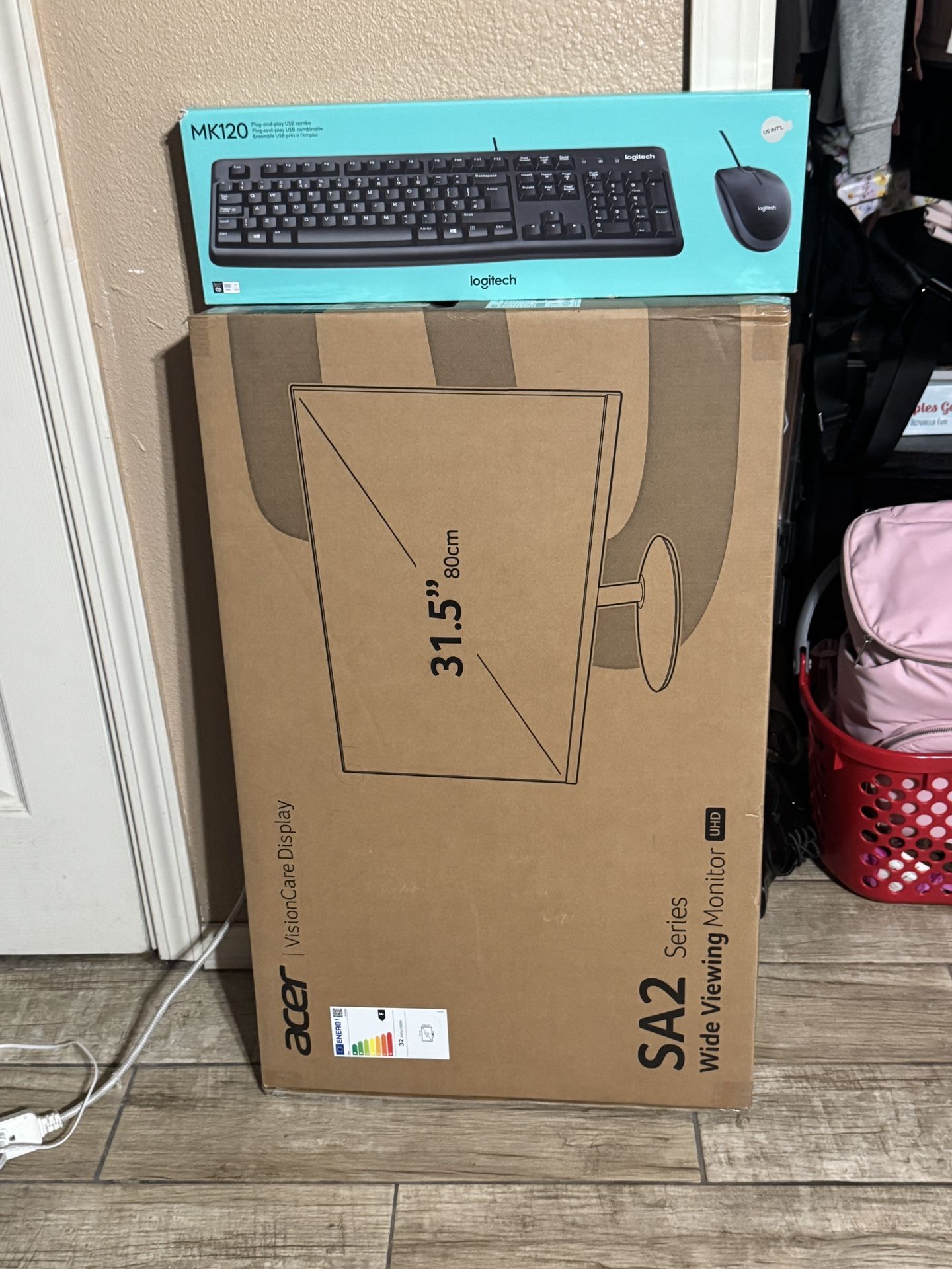 monitor and keyboard 
