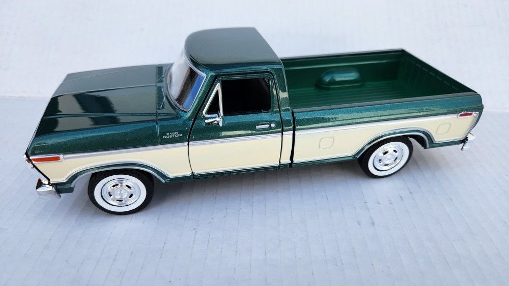 NEW 1974 FORD F-150 CUSTOM 1/24 SCALE COLLECTIBLE