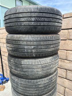 215-55r17 Kuhmo tires en excelentes conditiones de Vida las 4