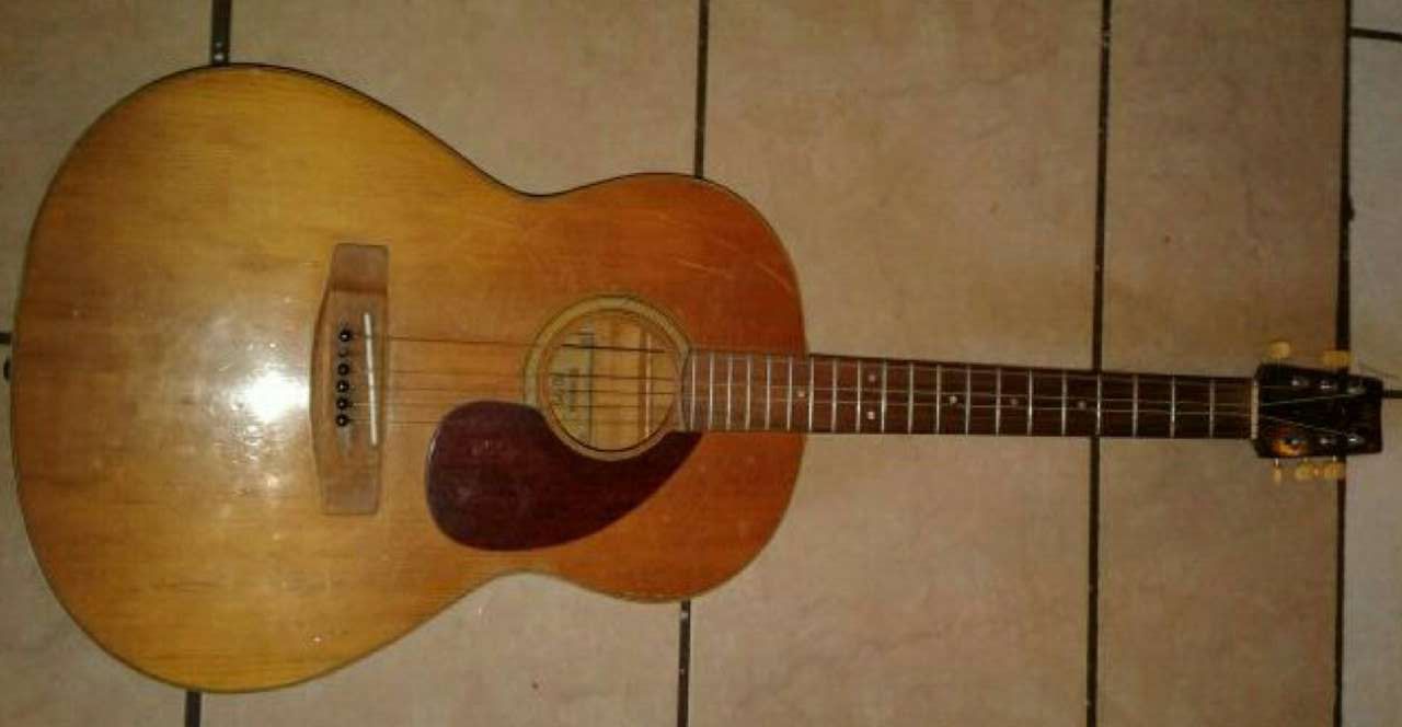 Yamaha FG -75 acoustic guitar