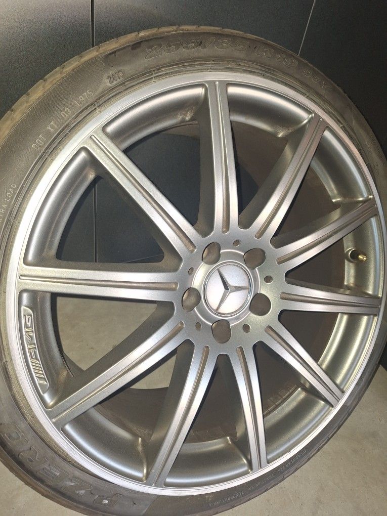 Mercedes Benz AMG rims w/ New Tires