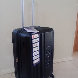 Izod  Luggage Spinner