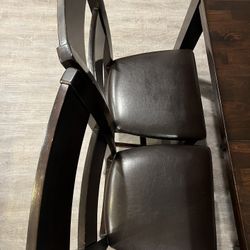 Cherry/Brown Table And Chairs 