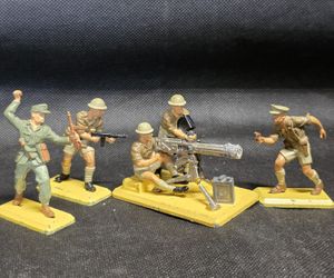 Britains Ltd Deetail Lot 4 German Infantry fighters  WW2 Metal Soldiers 1971