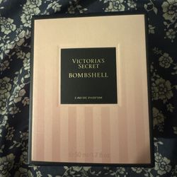 Victoria Secret Bombshell Perfume 