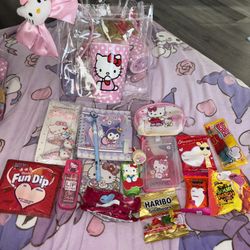Hello Kitty Accessories And Candy Valentine Bags 