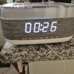3in1 alarm clock, bluetooth, fast ph charger 