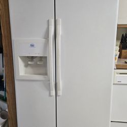 Side By Side Refrigerator With Ice And Water Dispenser