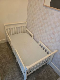 Toddler bed