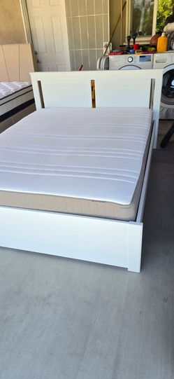 Queen size bed