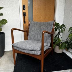 2 Mid Century Modern Chairs 