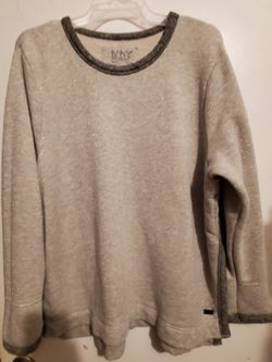 Gray Woman's Sweater. XL.