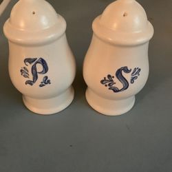 Pfaltzgraff Yorktowne salt/pepper shakers