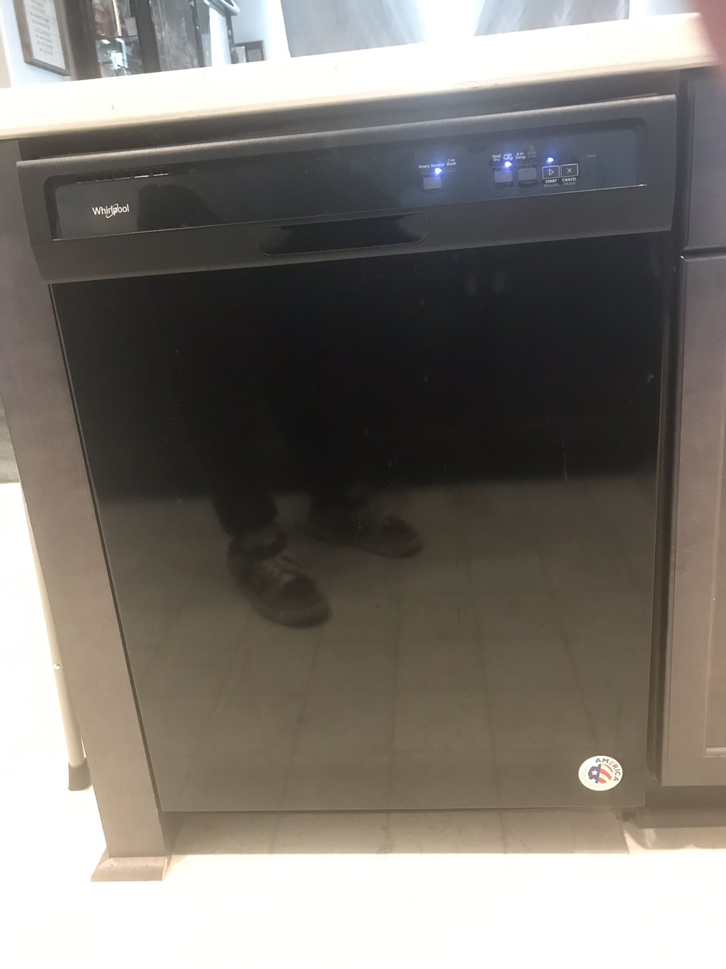 Dishwasher brand; Whirlpool model; wdf330pahb2