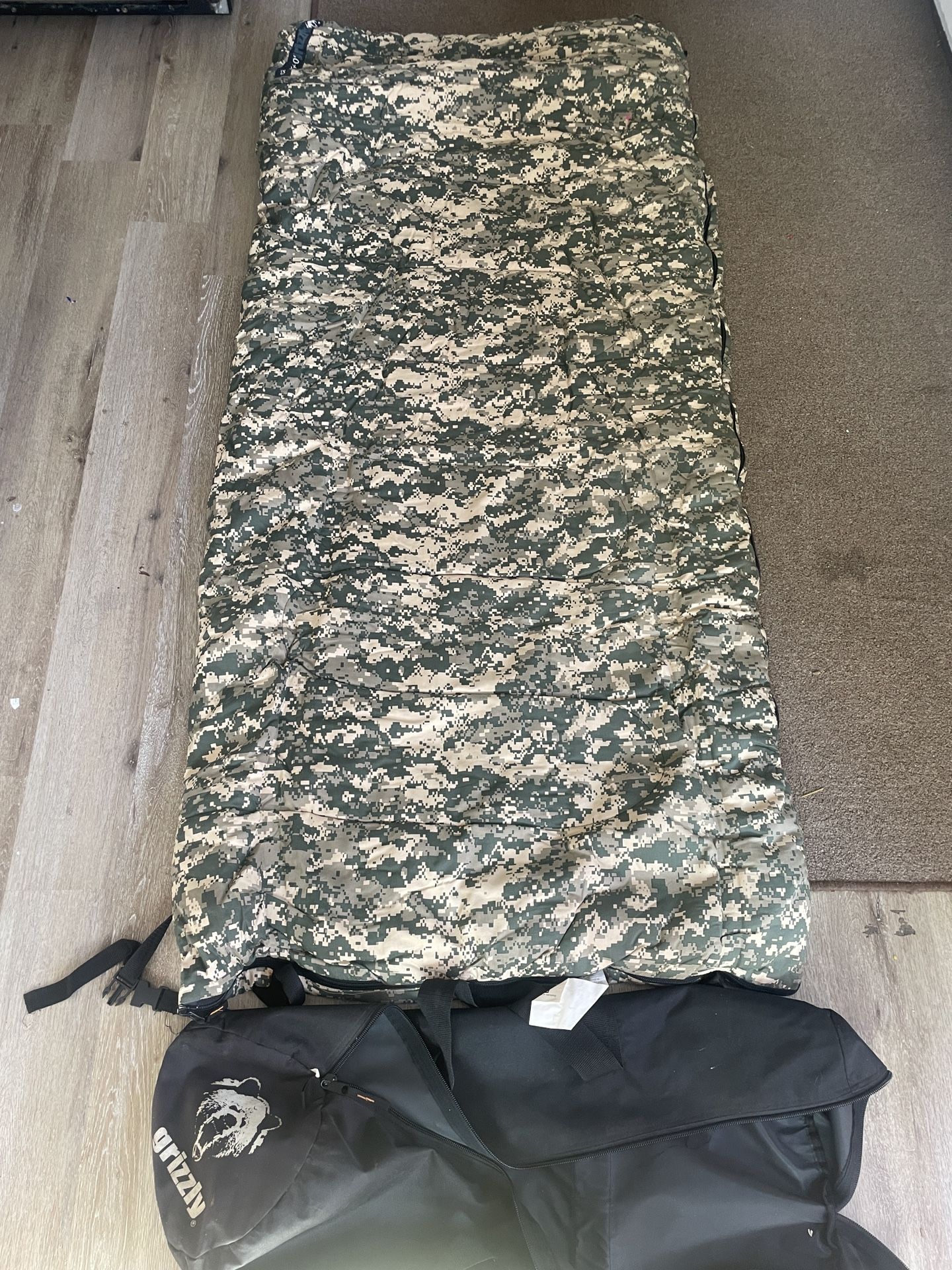 Grizzly brand CAMO-LUX -0 (GREEN) sleeping bag