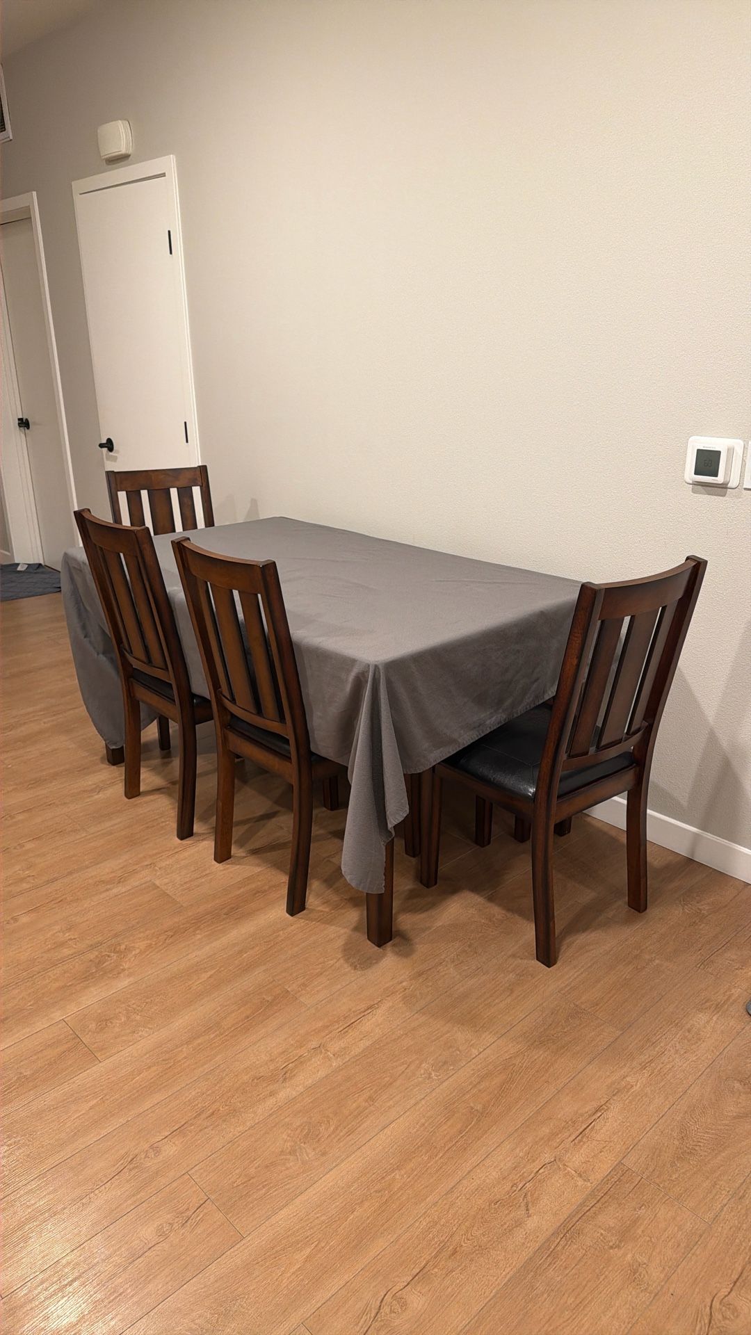 6 seater dining table