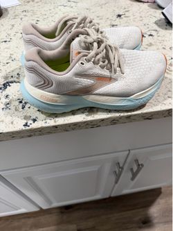Brooks running shoes size 7