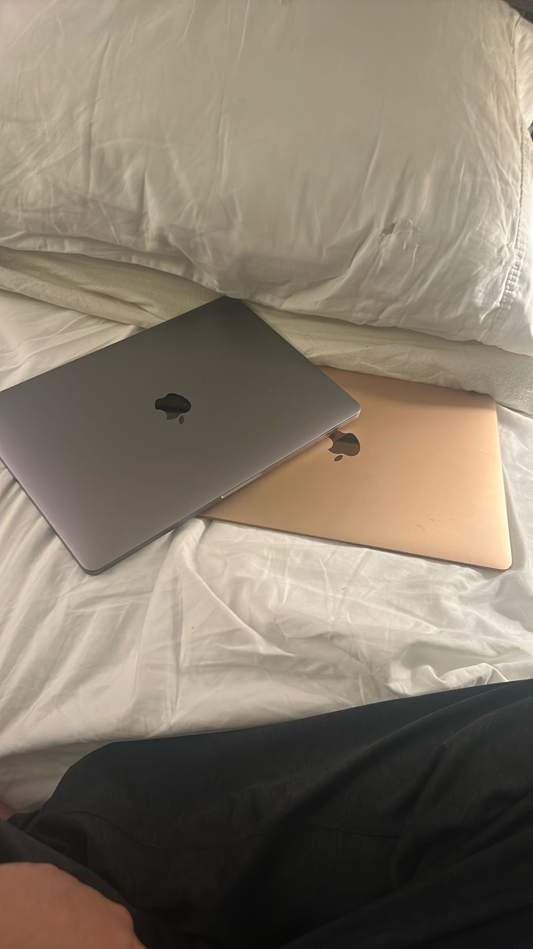 MACBOOK & MACBOOK PRO