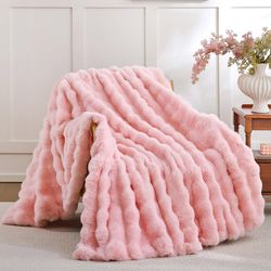 Smoofy Faux Fur Throw Blanket for Couch – Blush Pink Cozy Rabbit Fleece Throw 50" x 60"