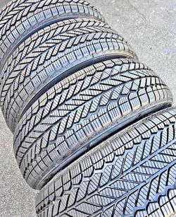 235/60/18 Brisgtone Set de Llantas con 80% de vida las 4