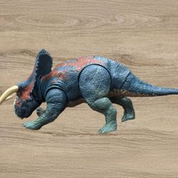 MATTEL JURASSIC WORLD NASUTOCERATOPS DINOSAUR. MOTION W/ HEAD AND TAILS. 