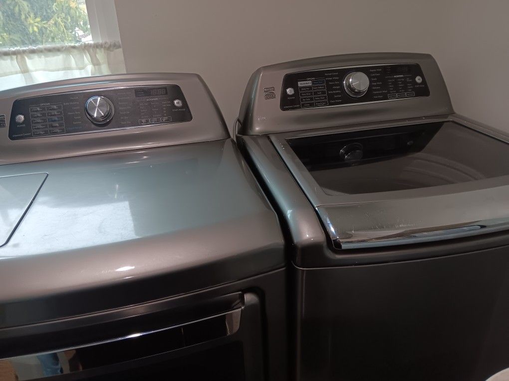 Extra Large Kenmore Elite Washer & Gas Dryer Set