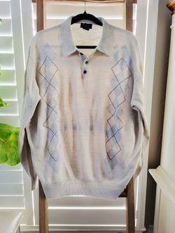 MENS SIZE XL OATMEAL COLOR ARGYLE COLLARED KNITTED SWEATER