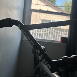 Black 2wg Bars mid cut