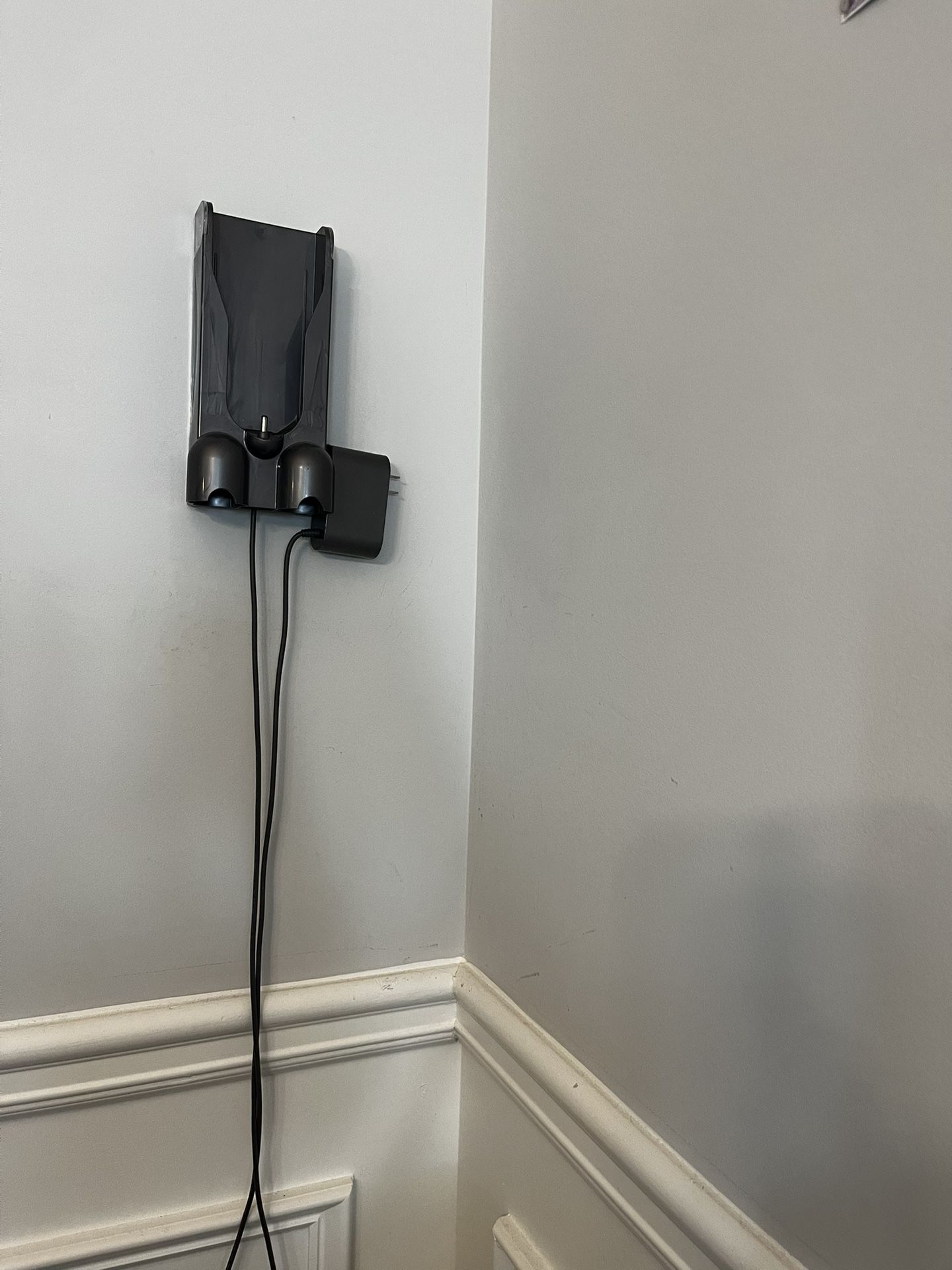 DYSON WALL MOUNT DOCKING STATION