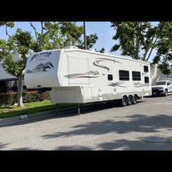 Raptor 3924 Toy Hauler 