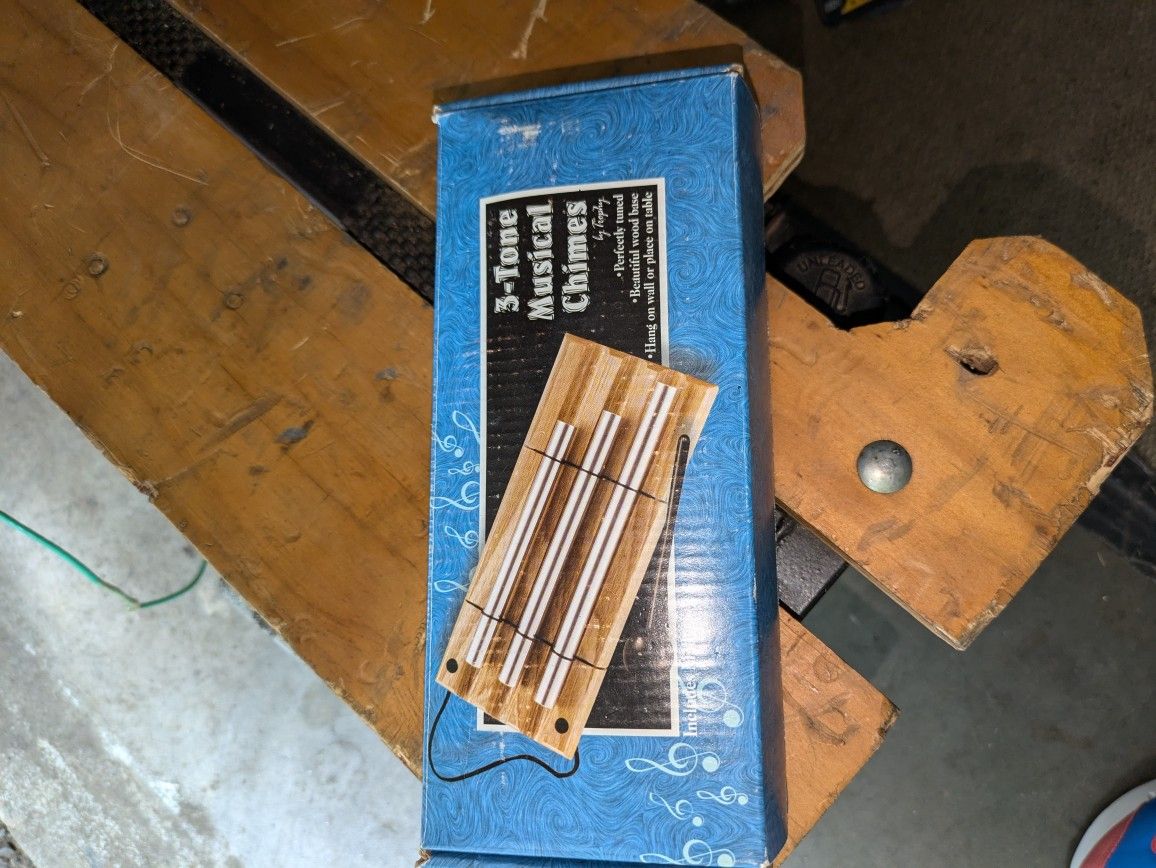 Trophy 3-tone musical chimes included mallet