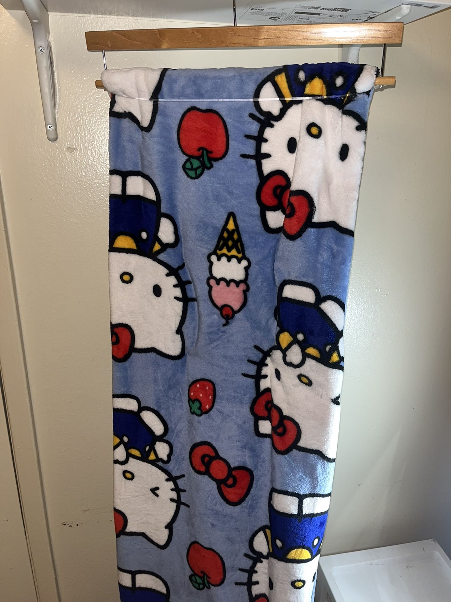 Hello Kitty Plush Blanket