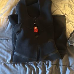 Nike Tech, Negotiable 