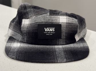 NEW WITH TAGS Vans Off The Wall Davis 5 Panel Black Gray & White Plaid Strapback Hat Cap