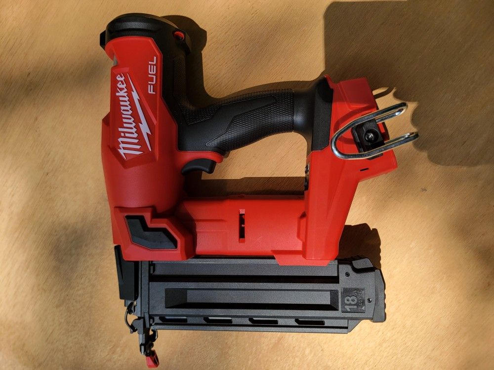 Milwaukee Finish Nailer 18ga Tool Only 