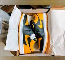 Size 9 1/2  Black & Yellow Nikes